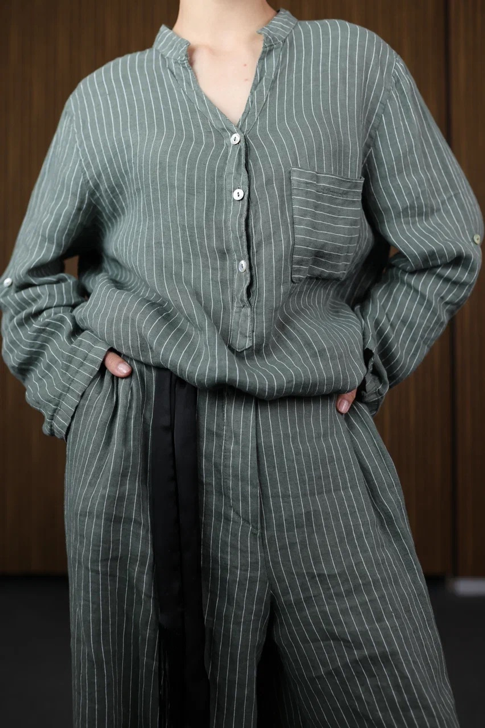 льняной костюм в полоску