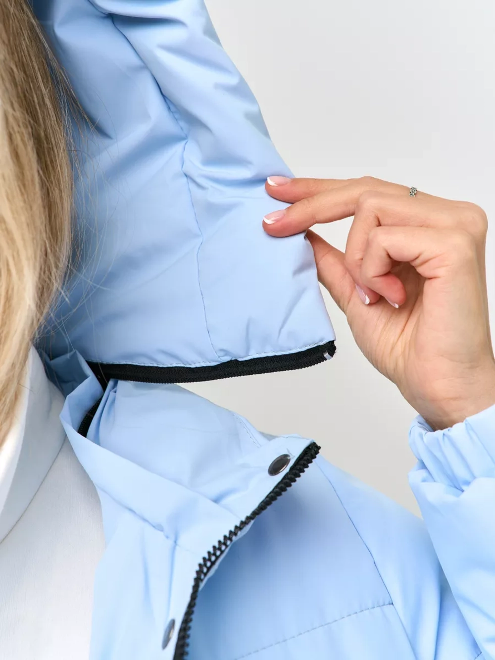 Куртка короткая весна с капюшоном