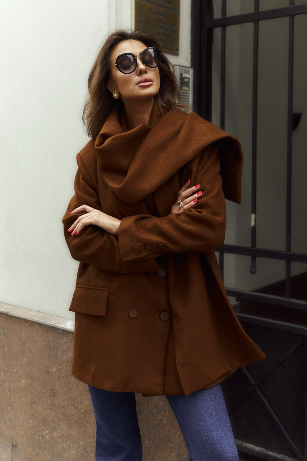 Пальто-пиджак с юбкой в карамельном цвете