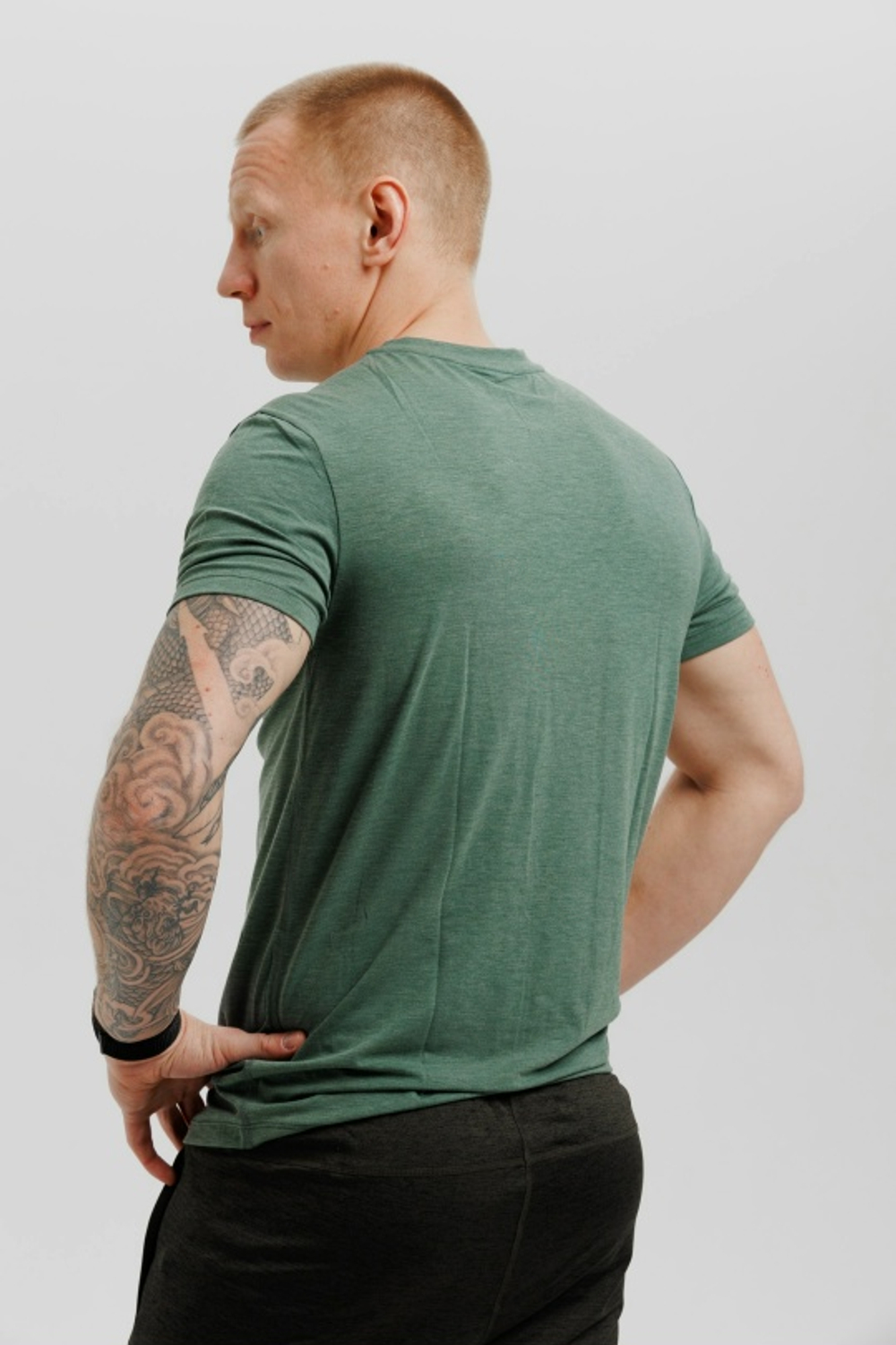 Футболка NOBULL болотная лого