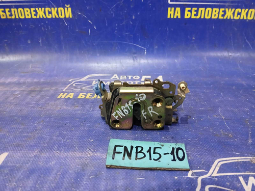 Замок двери передней правой NISSAN SUNNY 2000