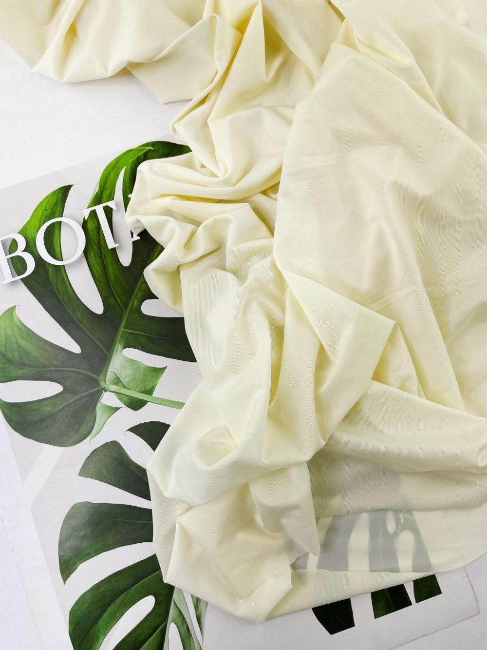 Ультратонкий нейлоновый трикотаж. Цвет- экрю