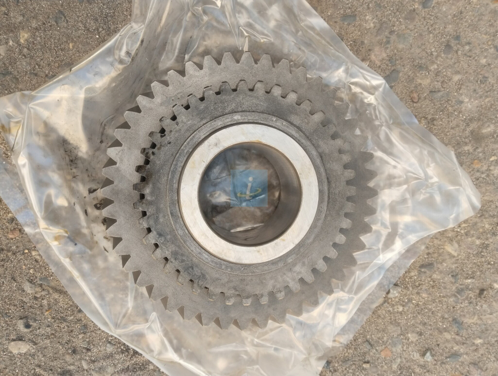 Шестерня промежуточного вала 44з. 2391.1701052 (2391.1701053 с распорной втулкой)