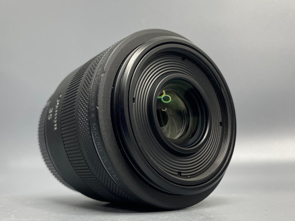 Canon RF 35mm 1.8 Macro IS STM