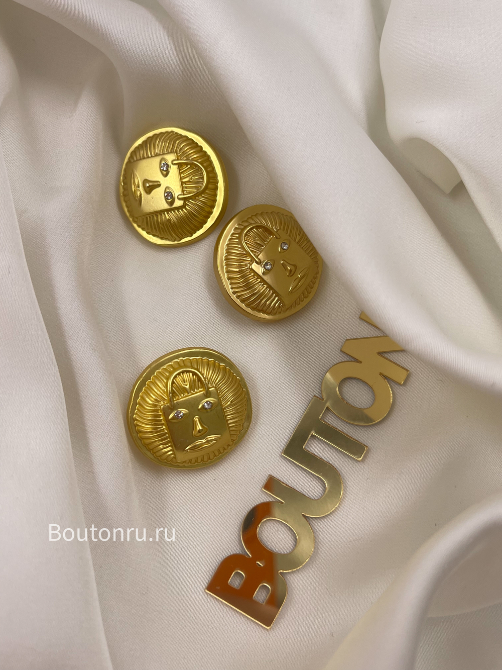 Пуговица Скиап. золотистая "Сумка с лицом"