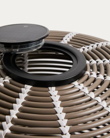 Уличный светильник Garoina солнечных батареях из искусственного ротанга цвета таупе 50 см