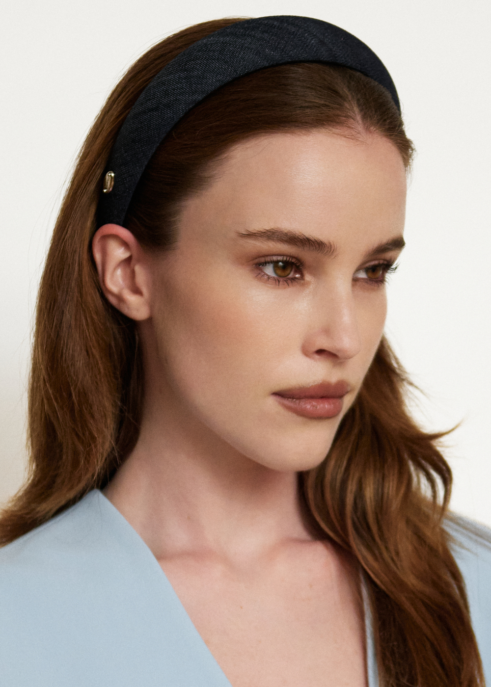 Ободок объемный из серой джинсы