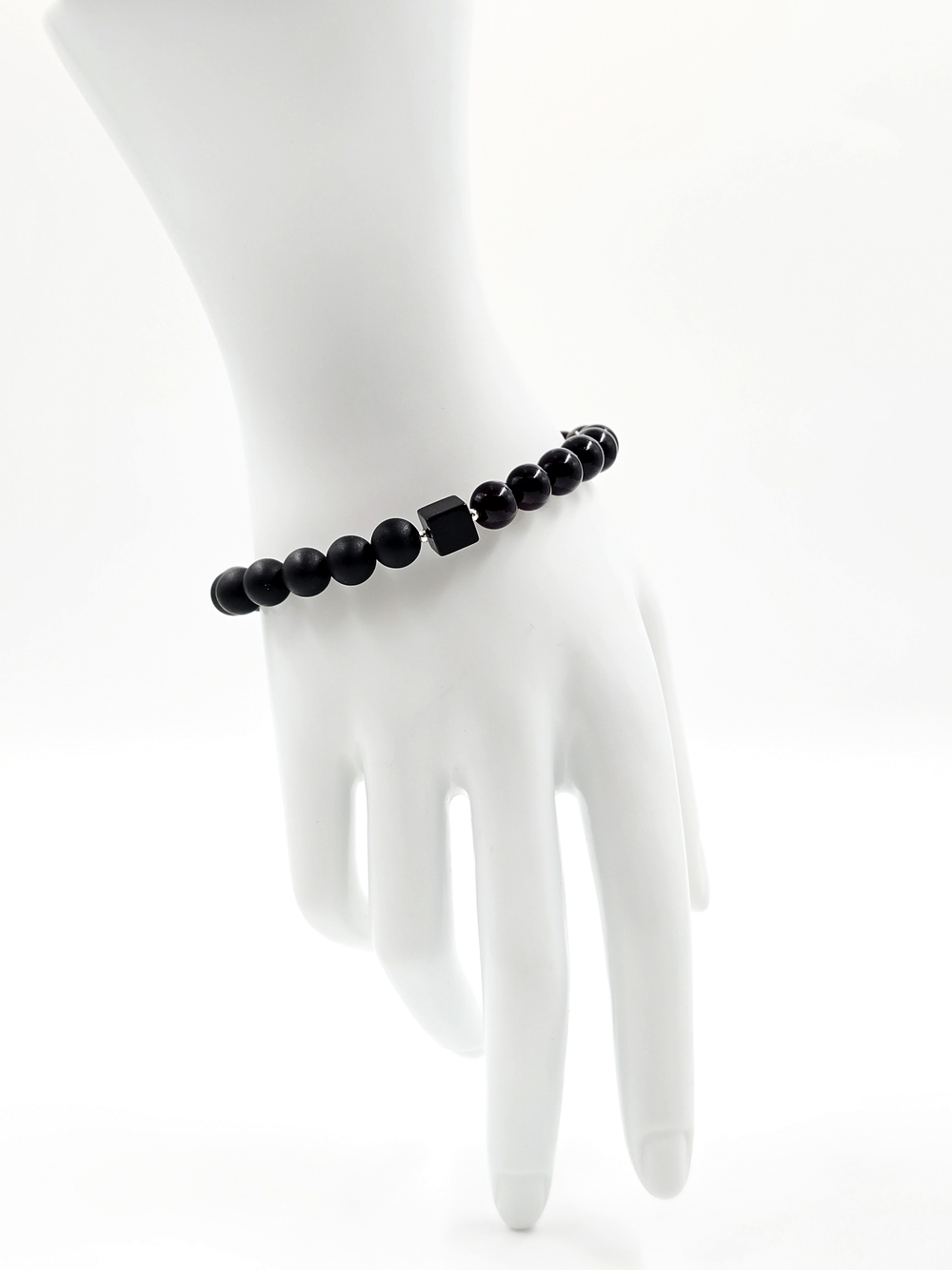 Браслет из натурального черного янтаря