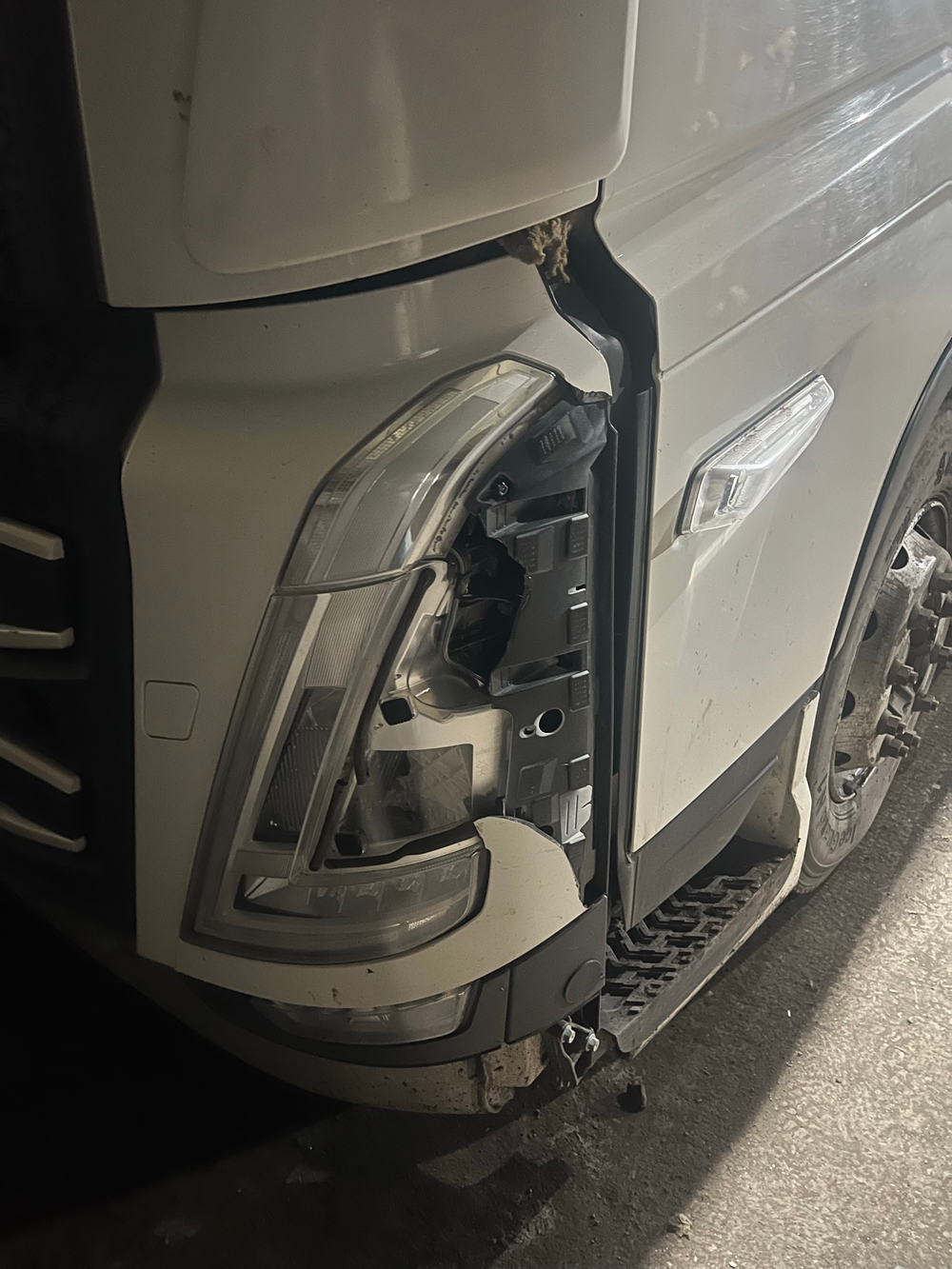 FAW J7 6x4 Седельный тягач CA4250P77K25T1E5 (Дизельный, 12.5 л, 553 л.с. АТ)