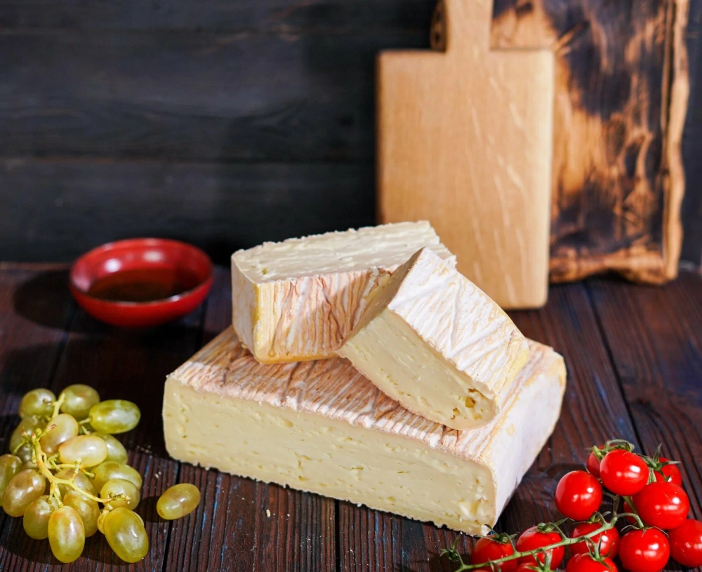 Сыр Таледжо из коровьего молока ТМ Маркур 200 г