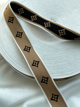 Тесьма ЛВ. узкая песочная жаккард