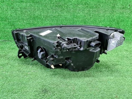 Фара правая Volvo XC40 1 (2017-2022) LED