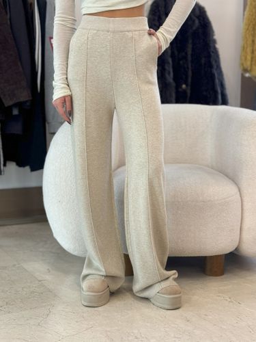 Трикотажные бежевые брюки со стрелками