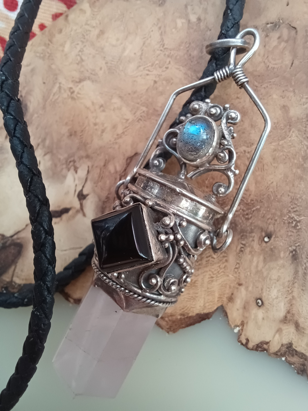 Серебряный кулон с розовым кварцем, лунным камнем и ониксом