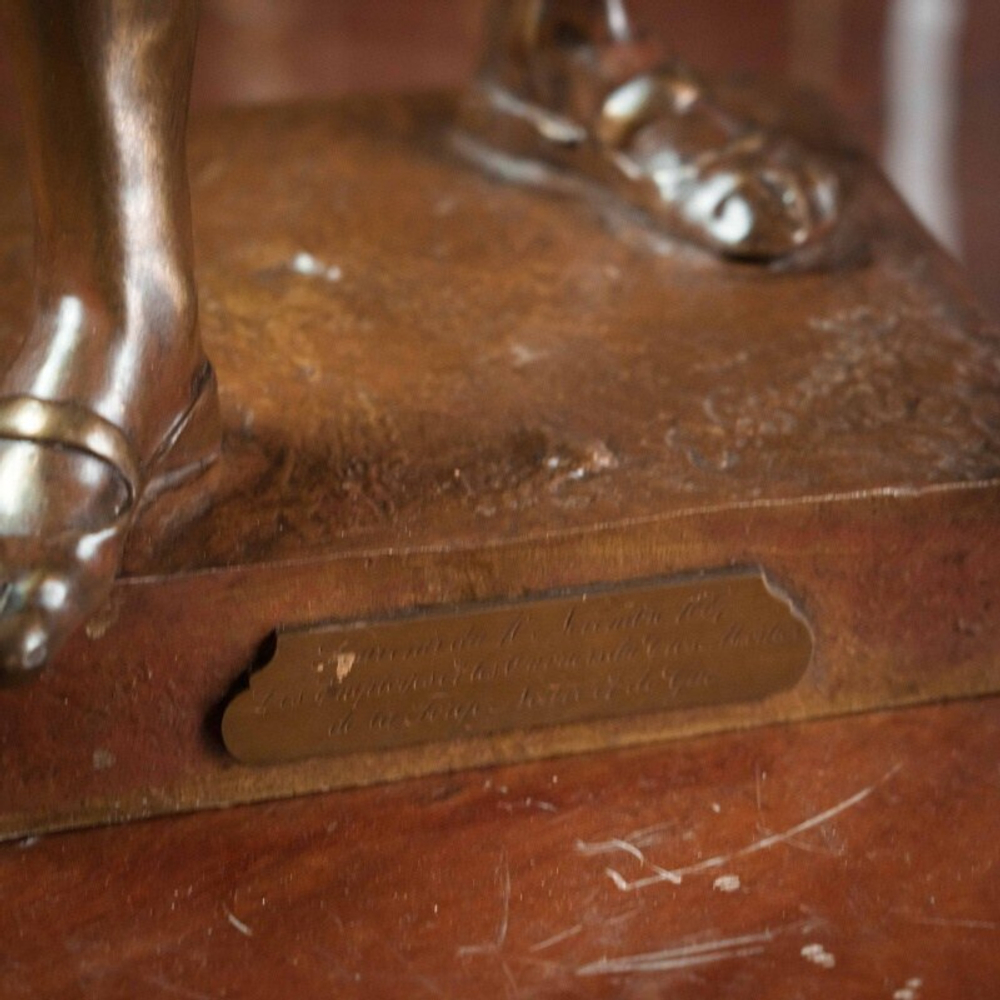 Бронзовая скульптура «LE PORTE-ÉTENDARD» («Знаменосец»)