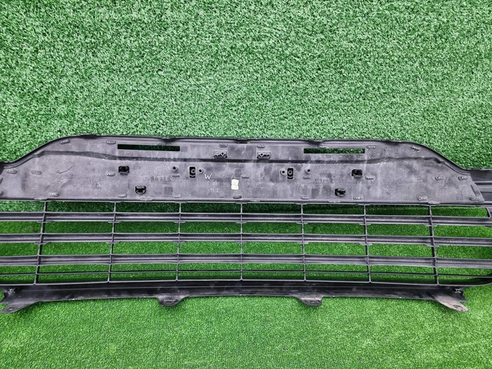 Решетка переднего бампера Toyota Camry xv70 20-нв