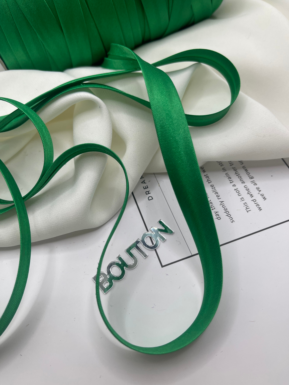 Косая бейка "Gamma" GK-12P 11 - 12 мм №061 зелёный