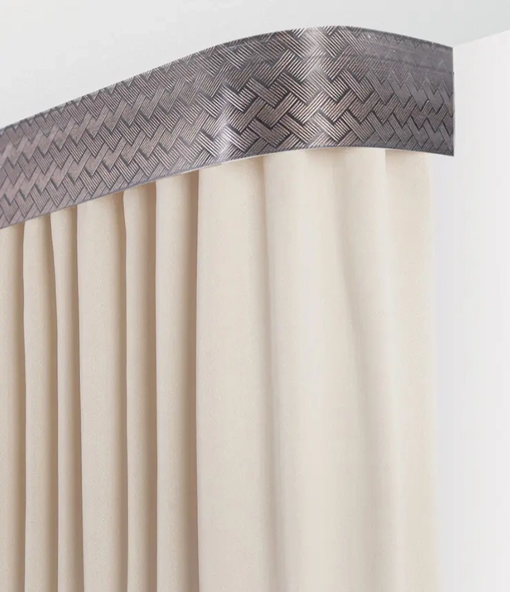 Пластиковый карниз с тиснением Legrand 3-х рядный Кант 1600 мм