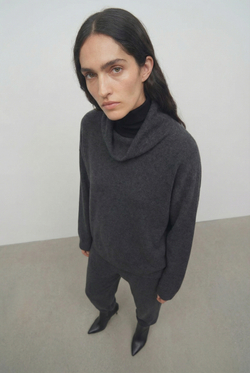 Свитер oversize с воротником-стойкой