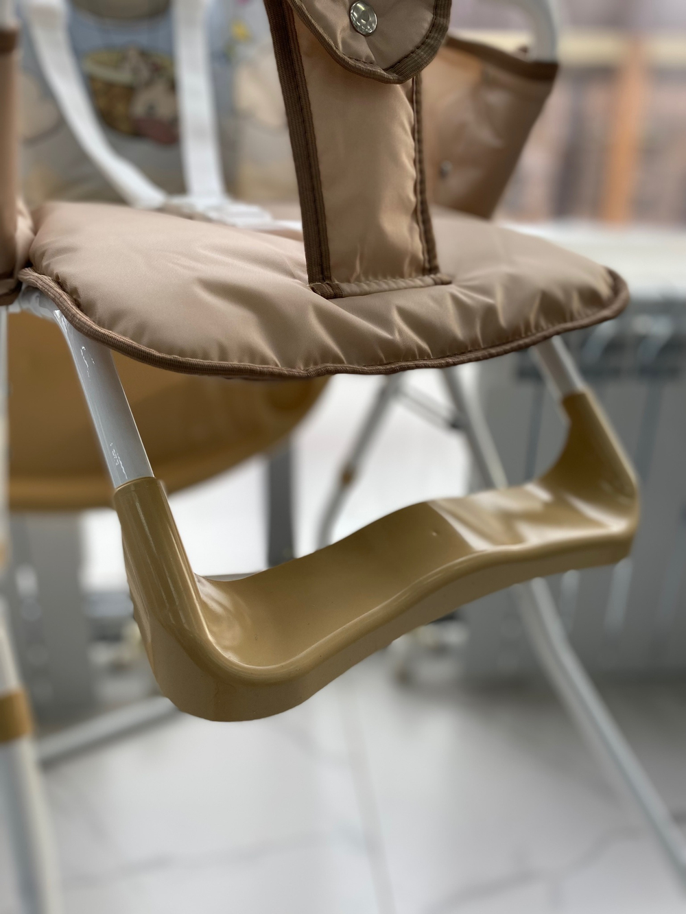 Стульчик для кормления АРТ-1684 (Жираф на шаре (бежевый))