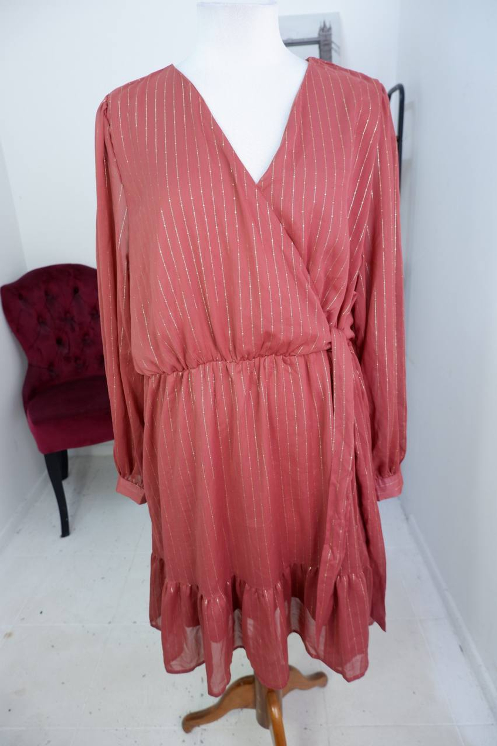 Платье Only с блестящей ниточкой, маркировка XXL, визуально 54 размер