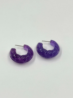 Серьги кольца из фиолетового пластика