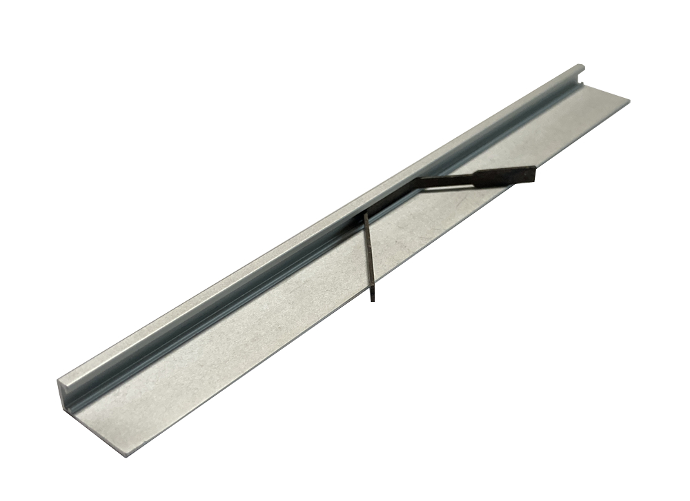 Микроплинтус для пола черный матовый, алюминиевый, C-05.25.3 Ликорн 6×16×2500 мм