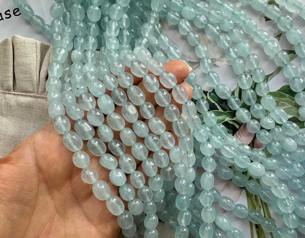 Нить бусин из тонированного кварца 8-9мм (галтовка)