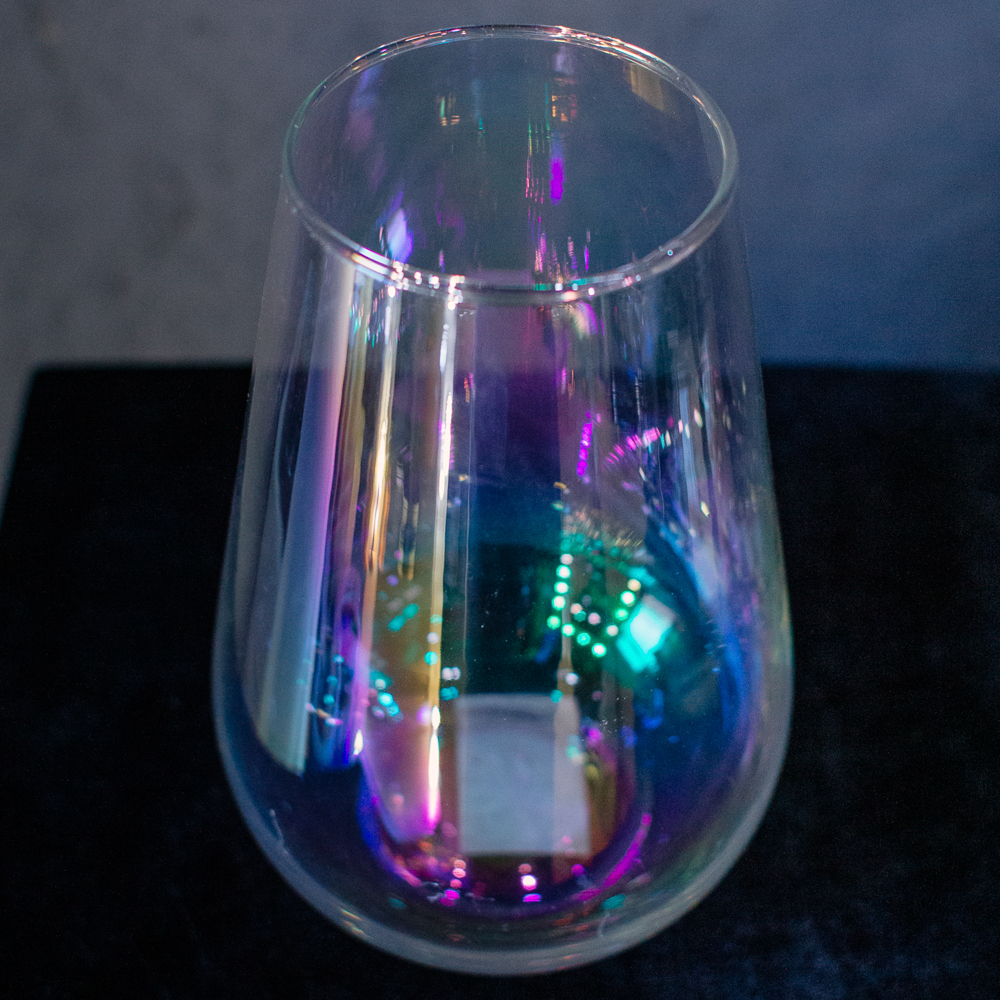 9. Прозрачная стеклянная ваза в форме капли