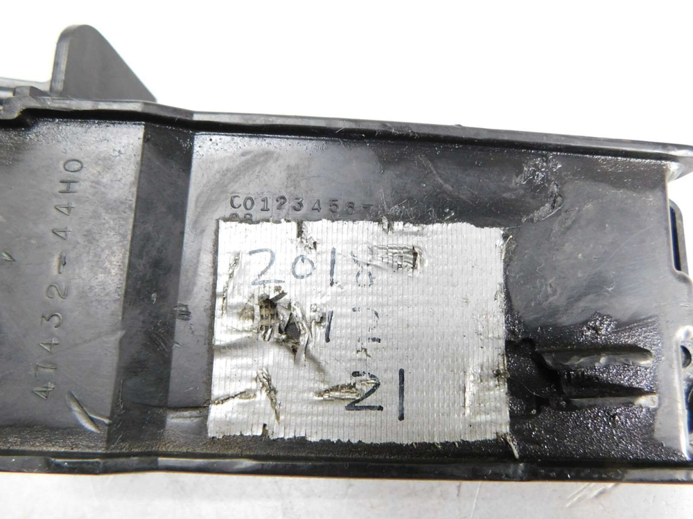 Крепление АКБ Suzuki Gladius SFV650A 47432-44H0