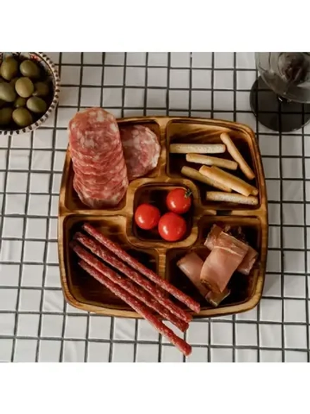 Деревянная менажница квадратная 5 отсеков из кедра