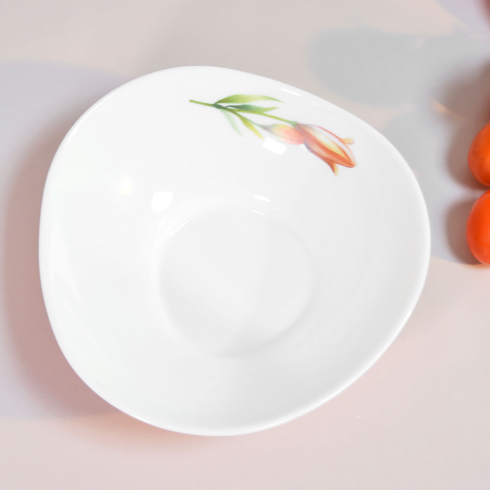 Салатник 400мл 15*6см Лилия, треугольная форма, опаловое стекло, MILLIMI