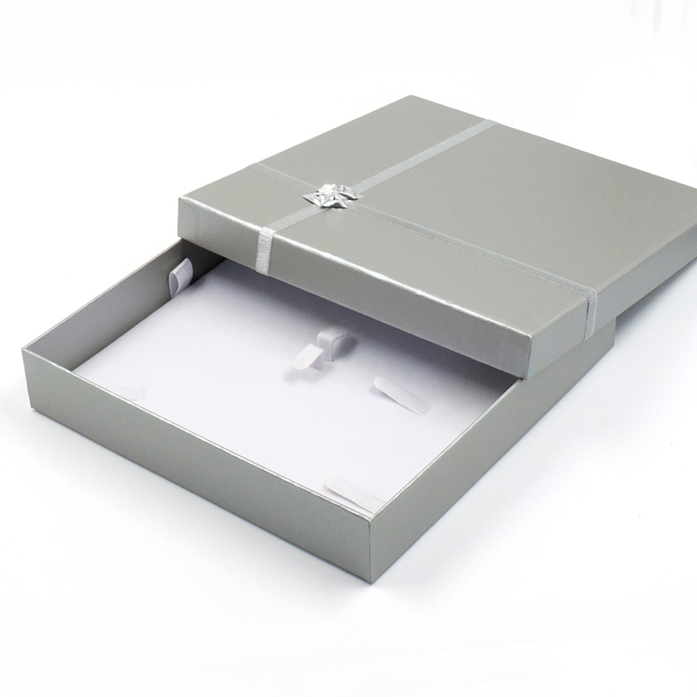 Квадратный футляр с бантиком для сувенирного набора