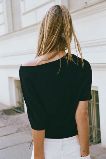 ZARA ТРИКОТАЖНЫЙ ТОП С ПОЯСОМ, ЧЕРНЫЙ