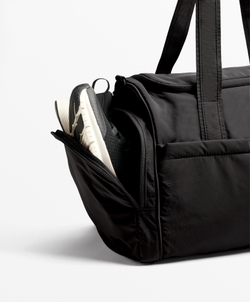 Oysho Спортивная сумка с боковыми карманами, черный