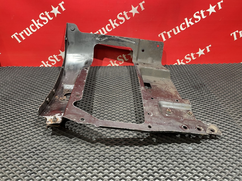 Кронштейн фары правой