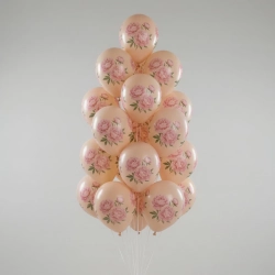 Фонтан из 19 воздушных шаров на гелии.