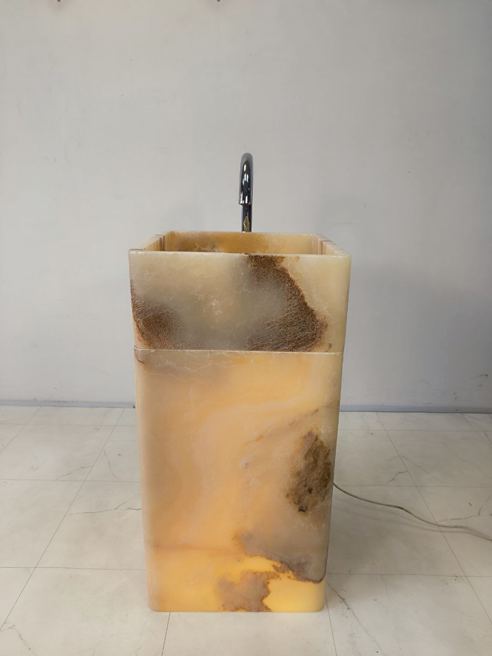 Раковина напольная из оникса Square Yellow ON-65918 45х45х90 из натурального камня