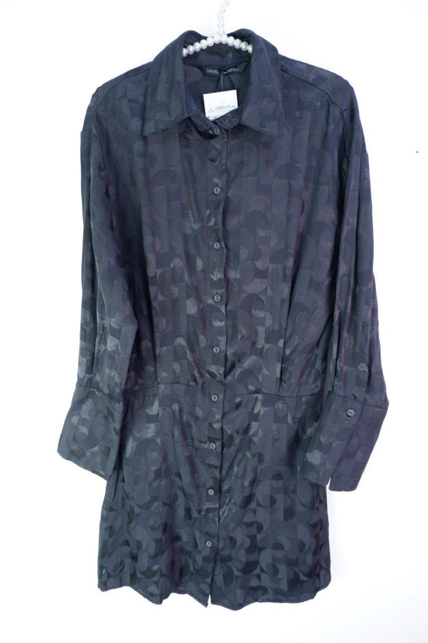 если интересны бренды, то сегодня представлены: Guess, Maje, Maag, Chaika, Love republic, Zara и другие