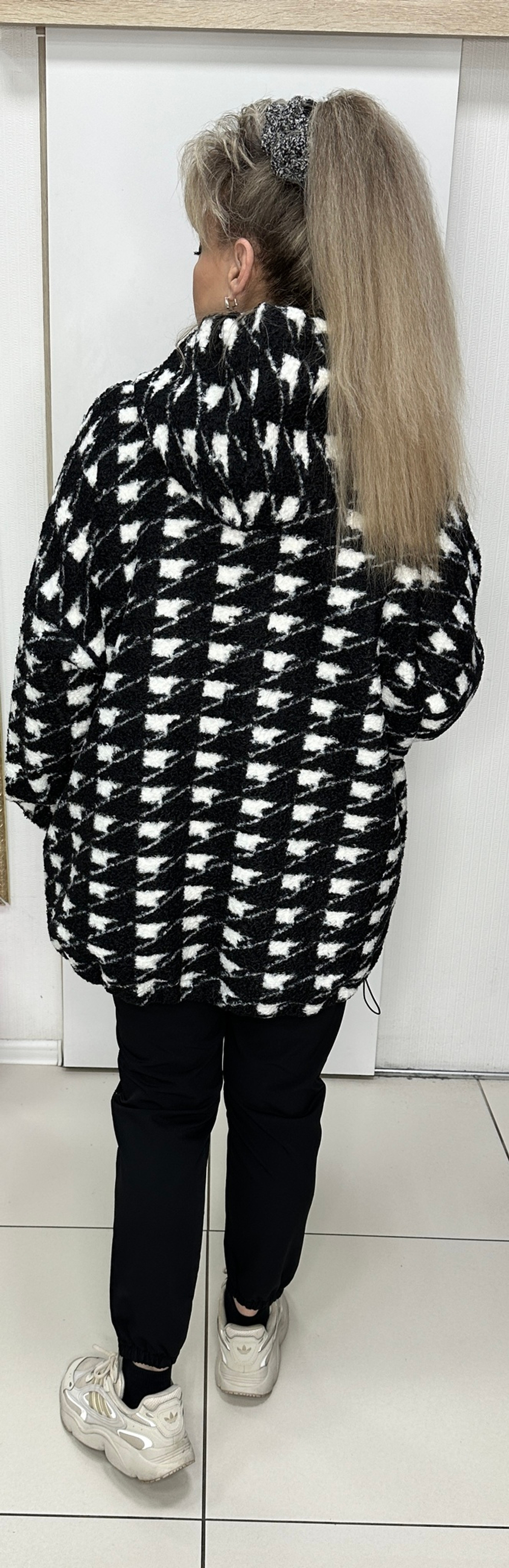 Теплый жакет-куртка без подкладки с капюшоном