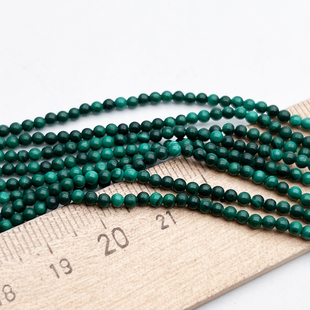 Малахит бусины, диаметр около 2,3 мм, цена за нить 38 см