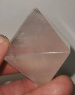 Пирамида розовый кварц асс.