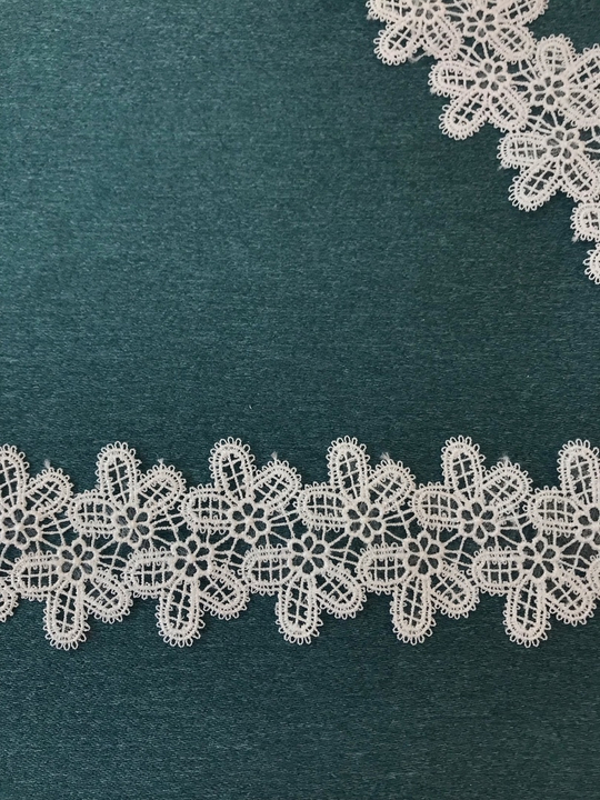 Тесьма плетеная, белая, 4,5 см, ромашки AF1221