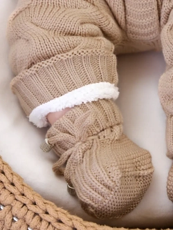 Вязаный комбинезон для новорожденных