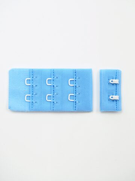 Застежка для бюстгальтера голубая с крючками 2х3 (Латвия)