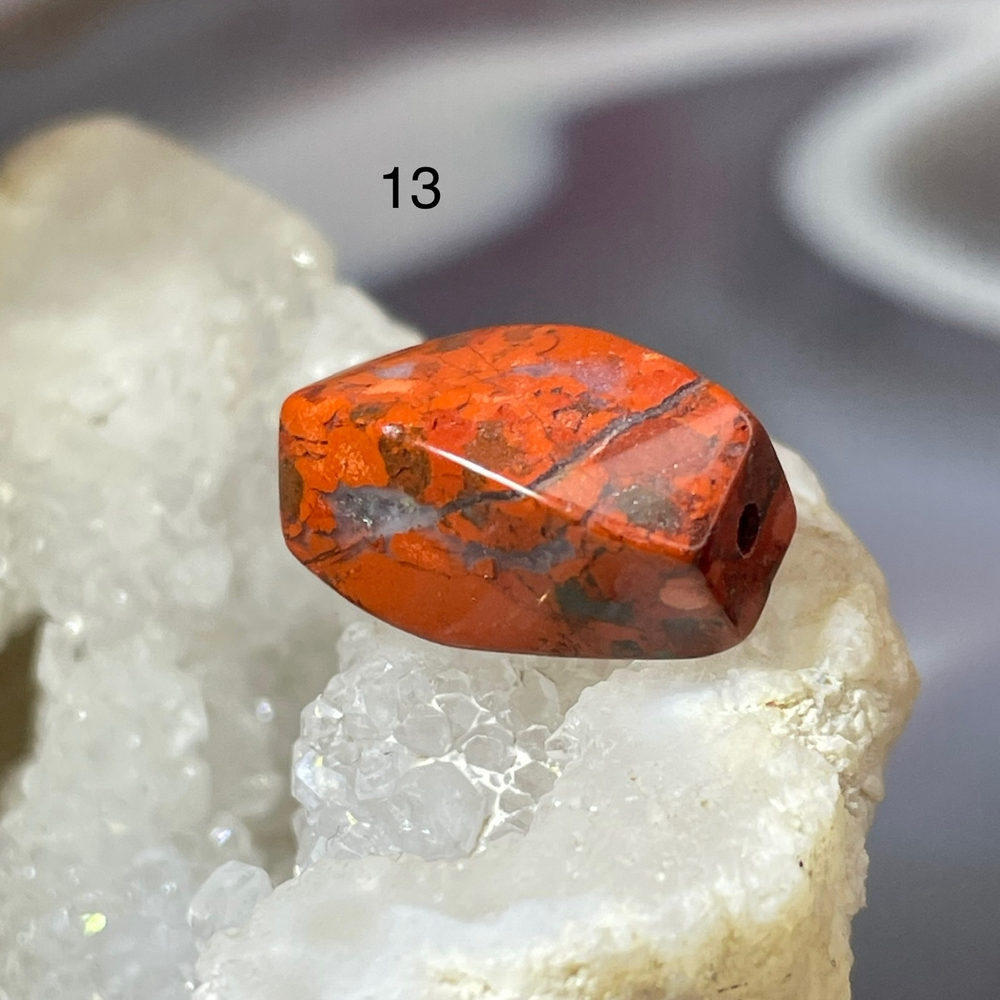 58319 Яшма брекчиевая Бусина 9*16 витая-56
