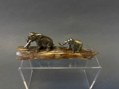 Два мамонта