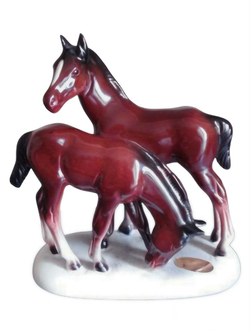 Фарфоровая статуэтка "Жеребята" Hertwig & Co