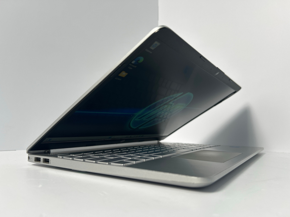 Ноутбук HP 15s-fq2066ur (3Y1S9EA) 15.6"/Intel Core i3 1115G4/RAM 8GB/SSD 512GB/Intel UHD Graphics/1920x1080/IPS/Windows 11/Подсветка кл-ры: нет/серебристый. Состояние: C2