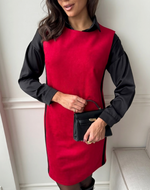 Красное женское платье-сарафан из экозамши с черными боковыми вставками